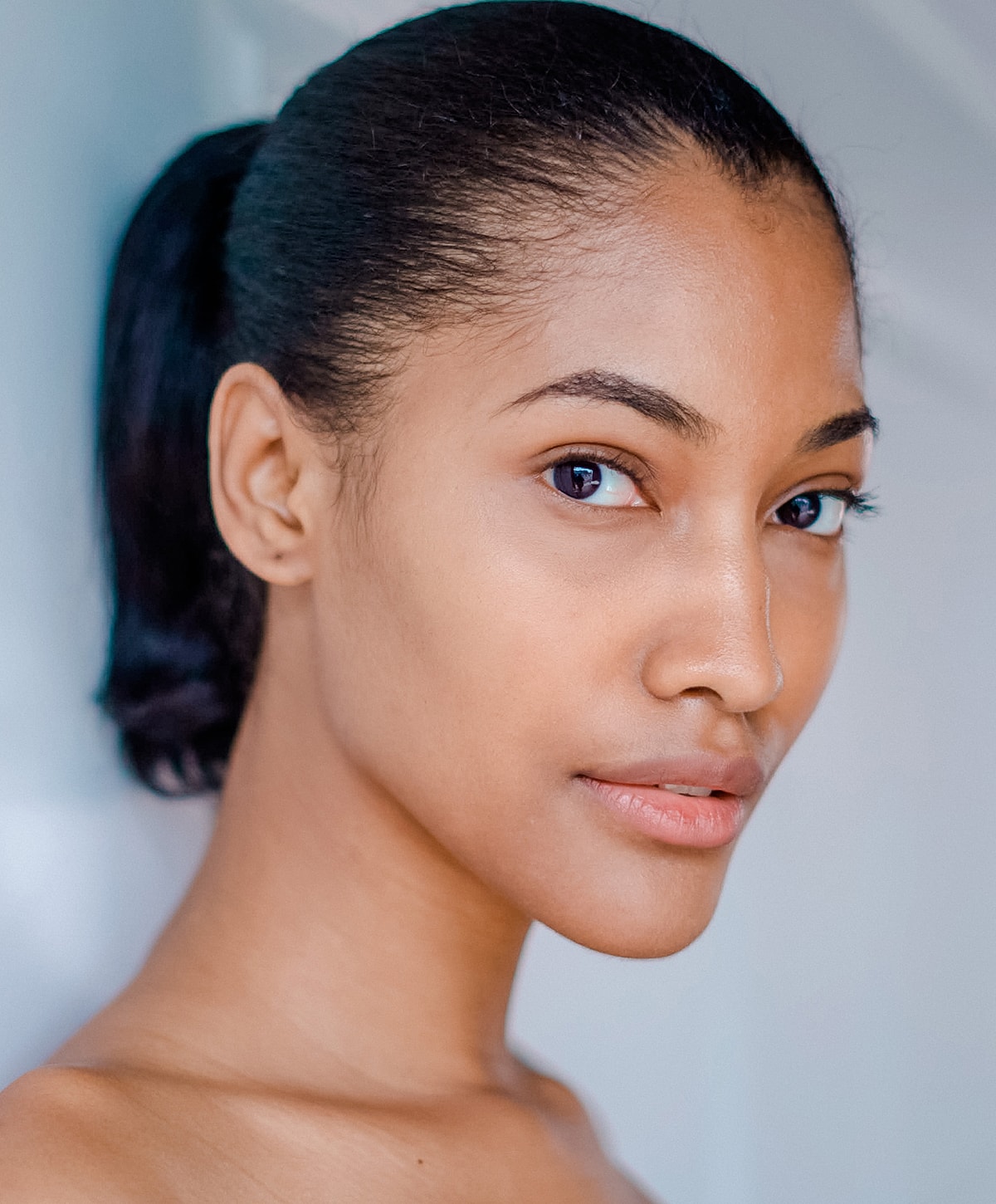Gainesville, FL blepharoplasty model with natural beauty.
